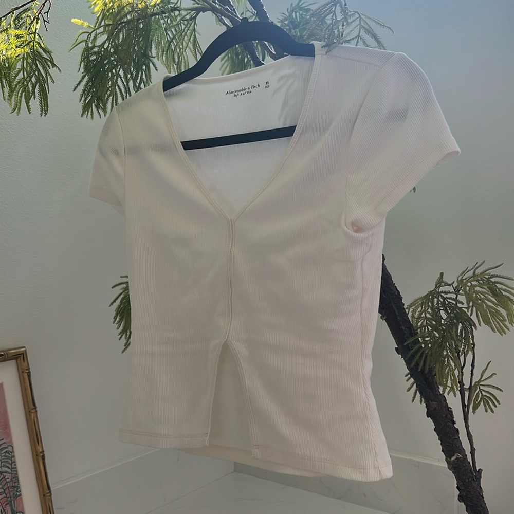Abercrombie Fitch top v neck